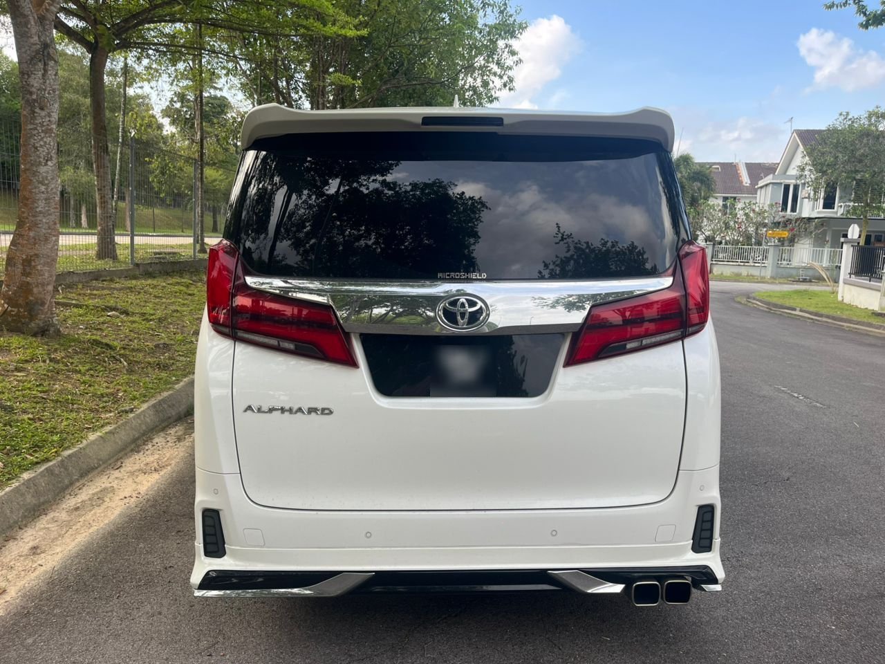 Toyota Alphard premium MPV photo 6