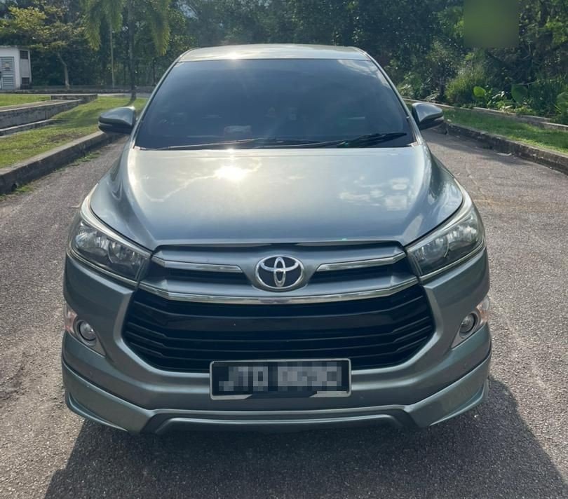 Toyota Innova comfort MPV photo 3