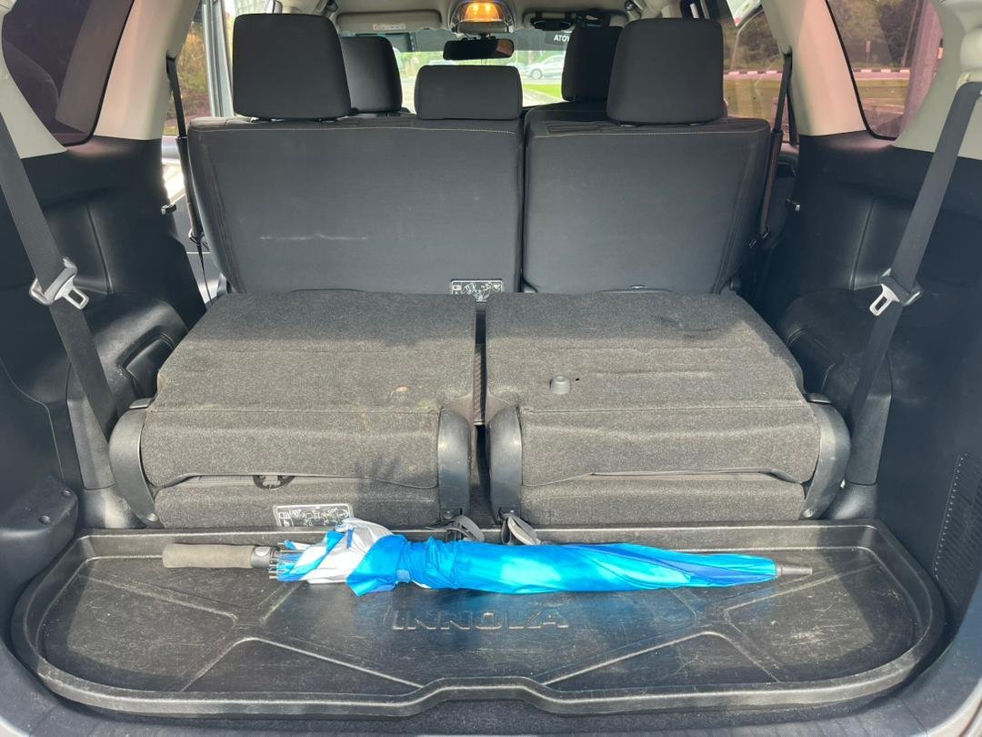 Toyota Innova comfort MPV photo 4